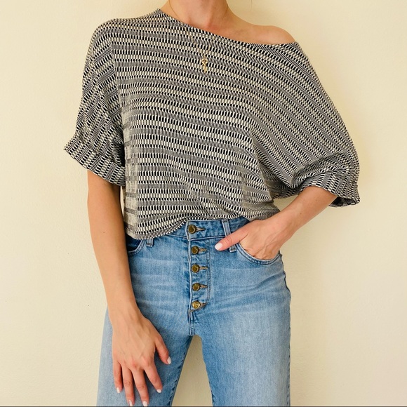 Caution to the wind loose fit crop top - Picture 1 of 6